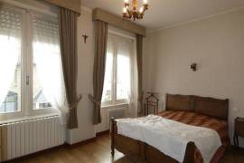Town House in Good Order with Small Garden