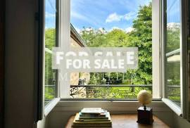Town House with Lovely Private Garden