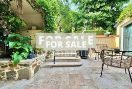 Town House with Lovely Private Garden