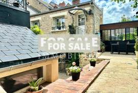 Town House with Lovely Private Garden