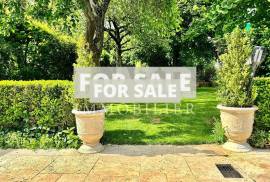 Town House with Lovely Private Garden