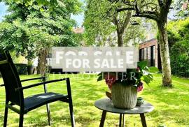 Town House with Lovely Private Garden