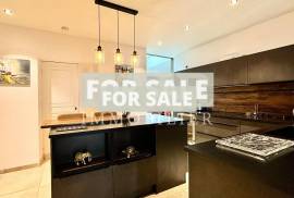 Town House with Lovely Private Garden