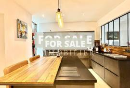 Town House with Lovely Private Garden