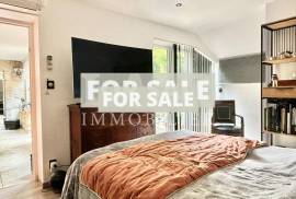 Town House with Lovely Private Garden