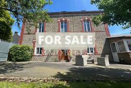 Beautiful Town House with Garden