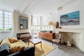 Town House Plus Apartment in Coastal Resort