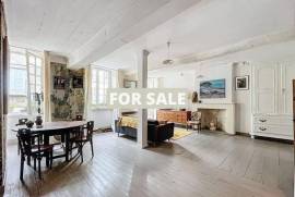 Town House Plus Apartment in Coastal Resort