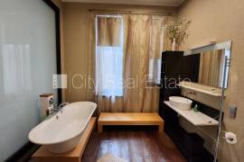 Apartment for rent in Riga, 165.00m2