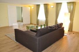 Apartment for rent in Riga, 180.00m2