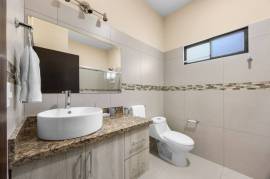Laurel Condo Unit #1: Cozy and Affordable 2-Bedroom Condo in Playa Potrero