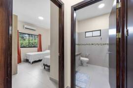 Laurel Condo Unit #1: Cozy and Affordable 2-Bedroom Condo in Playa Potrero