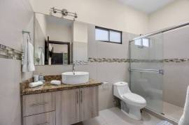 Laurel Condo Unit #1: Cozy and Affordable 2-Bedroom Condo in Playa Potrero