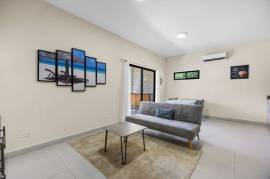 Laurel Condo Unit #1: Cozy and Affordable 2-Bedroom Condo in Playa Potrero