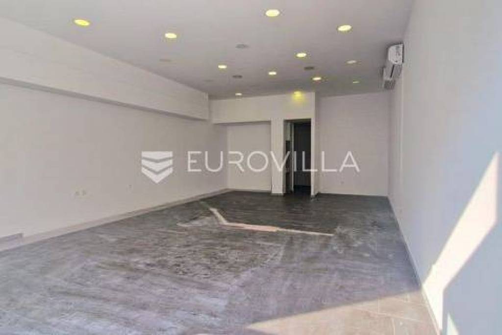 Osijek, City Center – Street-Level Commercial Space for Lease, 90 m²