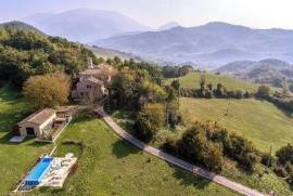 Charming property with panoramic views in the Marche region