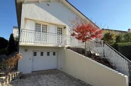Charming 1970s house in a quiet street in the heart of Ruffec - €107,500