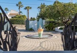 5 Bedrooms - Villa - For Sale