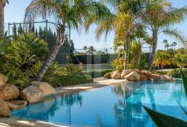 5 Bedrooms - Villa - For Sale