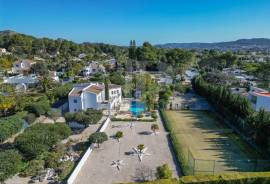 5 Bedrooms - Villa - For Sale