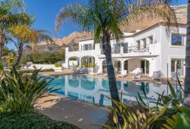 5 Bedrooms - Villa - For Sale