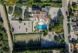 5 Bedrooms - Villa - For Sale