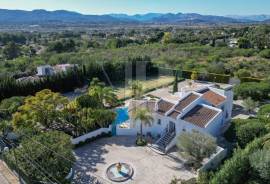 5 Bedrooms - Villa - For Sale