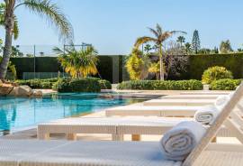 5 Bedrooms - Villa - For Sale