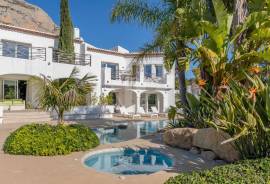 5 Bedrooms - Villa - For Sale