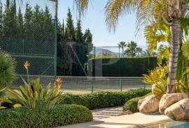 5 Bedrooms - Villa - For Sale