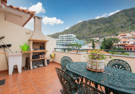 Furnished 2 Bedroom Apartment in the Center of Machico
