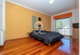 4 bedroom villa with swimming pool, garden, barbecue and land, located in Eiras. 4 bedroom villa with swimming pool, garden, barbecue and land, located in Eiras.