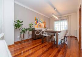 4 bedroom villa with swimming pool, garden, barbecue and land, located in Eiras. 4 bedroom villa with swimming pool, garden, barbecue and land, located in Eiras.