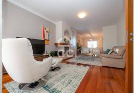 4 bedroom villa with swimming pool, garden, barbecue and land, located in Eiras. 4 bedroom villa with swimming pool, garden, barbecue and land, located in Eiras.