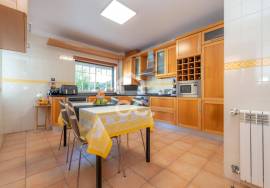 4 bedroom villa with swimming pool, garden, barbecue and land, located in Eiras. 4 bedroom villa with swimming pool, garden, barbecue and land, located in Eiras.
