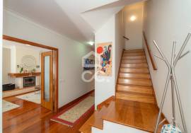 4 bedroom villa with swimming pool, garden, barbecue and land, located in Eiras. 4 bedroom villa with swimming pool, garden, barbecue and land, located in Eiras.