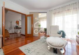 4 bedroom villa with swimming pool, garden, barbecue and land, located in Eiras. 4 bedroom villa with swimming pool, garden, barbecue and land, located in Eiras.