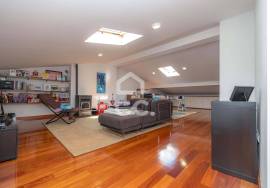 4 bedroom villa with swimming pool, garden, barbecue and land, located in Eiras. 4 bedroom villa with swimming pool, garden, barbecue and land, located in Eiras.