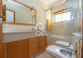 4 bedroom villa with swimming pool, garden, barbecue and land, located in Eiras. 4 bedroom villa with swimming pool, garden, barbecue and land, located in Eiras.