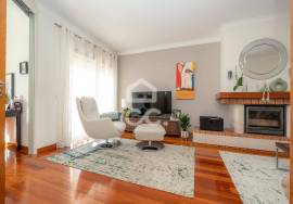 4 bedroom villa with swimming pool, garden, barbecue and land, located in Eiras. 4 bedroom villa with swimming pool, garden, barbecue and land, located in Eiras.