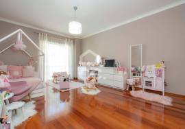 4 bedroom villa with swimming pool, garden, barbecue and land, located in Eiras. 4 bedroom villa with swimming pool, garden, barbecue and land, located in Eiras.