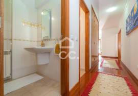 4 bedroom villa with swimming pool, garden, barbecue and land, located in Eiras. 4 bedroom villa with swimming pool, garden, barbecue and land, located in Eiras.
