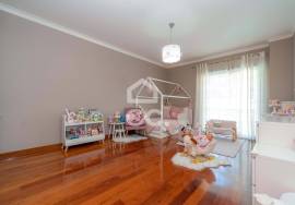 4 bedroom villa with swimming pool, garden, barbecue and land, located in Eiras. 4 bedroom villa with swimming pool, garden, barbecue and land, located in Eiras.