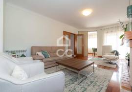 4 bedroom villa with swimming pool, garden, barbecue and land, located in Eiras. 4 bedroom villa with swimming pool, garden, barbecue and land, located in Eiras.