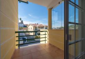 4 bedroom villa with swimming pool, garden, barbecue and land, located in Eiras. 4 bedroom villa with swimming pool, garden, barbecue and land, located in Eiras.