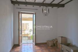 End of terrace house with small courtyard End of terrace house with small courtyard