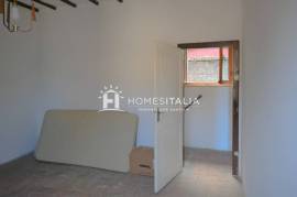 End of terrace house with small courtyard End of terrace house with small courtyard