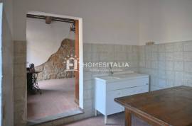 End of terrace house with small courtyard End of terrace house with small courtyard