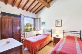 Delightful Tuscan villa in residential complex with pool Delightful Tuscan villa in residential complex with pool