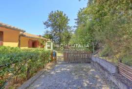 Delightful Tuscan villa in residential complex with pool Delightful Tuscan villa in residential complex with pool